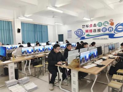 泗縣創(chuàng)新開(kāi)展“行業(yè)評(píng)價(jià)”，以網(wǎng)絡(luò)技術(shù)服務(wù)推動(dòng)初級(jí)職稱陽(yáng)光評(píng)審